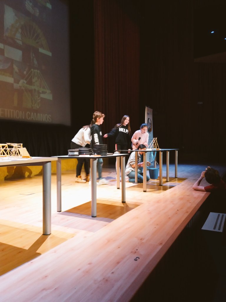 caminosupm's tweet photo. Seguimos en nuestra jornada #PuertasAbiertasCaminos2019 
#SpaghettiBridgeCompetition 
@SikaSpain
Tu futuro está  #EnCaminos
#somosUPM https://t.co/KL6hOTHPmW https://t.co/A93kyruWVP