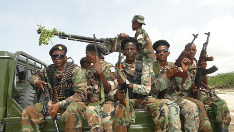 MohaBulbul's tweet photo. BREAKING:Hundreds of Angry military soldiers went on strike in Mogadishu Somalia capital ,blocking roads and forcing businesses to close in protest over unpaid salaries. #Somalia https://t.co/0tJlHQyaip