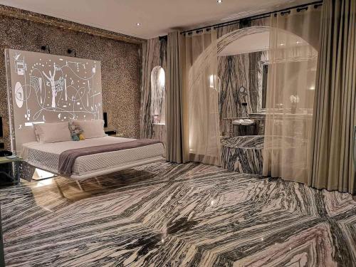 Bedroom and jacuzzi made by Cipollino marble! 

#marbles #cipollino #luxury_marbles #bedroom #interior #design #architecture #decoration #home

For further information &amp; photos please visit our site: alpahellasmarbles.gr