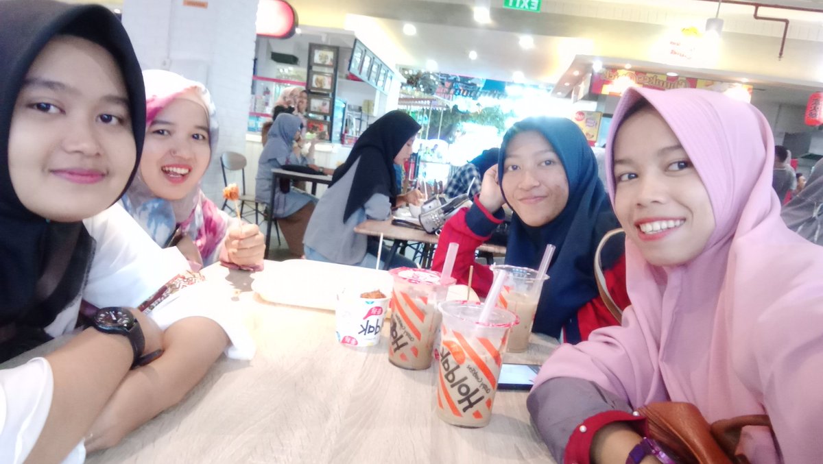 qorynurul1's tweet photo. gue sayang semuanya
#sahabat #csbmall #ArusBesarMenujuPerubahan https://t.co/BFme8lAODf