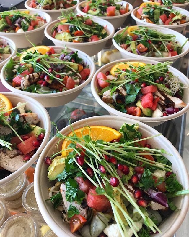 Fresh chicken salads ready to be delivered ✨🌱💚🚲🍉🥑🍊
#ljungbaker 
#ljungbakercatering 
#chickensalad 
#freshfood 
#healthyfood 
#healthysalad 
#cateringstockholm 
#catering 
#stockholm 
#cyclecafe 
#bonmeq 
#movebybike 
#skrapan ift.tt/2G1VBc7