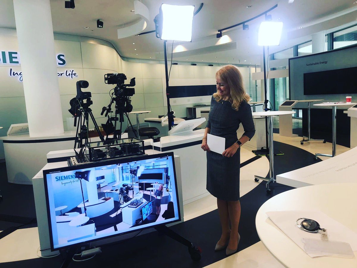 Speed in adjusting to change is one of the key success factors to embrace new opportunities. Vision 2010+ gives our business tools &amp; functions to be z best. In 60 min we will go live to talk about people who make it work, about flexibility &amp; change @LilianaGorla @janinakugel