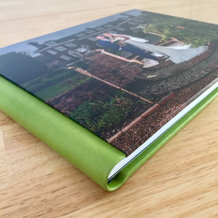PrintedGold's tweet photo. Sneak peek of another GoBook that has arrived hot off the @graphistudio printers! More images to follow after this beautiful album has been delivered to its owners this afternoon! 😍 #WeddingWednesday #WEDDINGPHOTOGRAPHY #SneakPeek https://t.co/aSm8dQ49mM