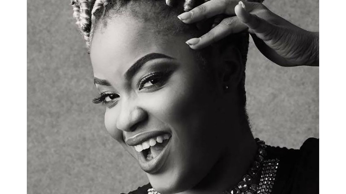 🎶 Vous voulez tout savoir sur les sorties afro-dancefloor de la semaine ? Suivez les recommandations de <a href="/DJFMK/">DJ Face Maker</a> ! Au programme : <a href="/arielletoff/">Arielle T</a> <a href="/Lynda_officiel/">LYNDA SHERAZADE</a> <a href="/Dadju/">DADJU</a> <a href="/JoeDwetFile/">JOÉ DWET FILÉ</a> <a href="/soumbilloff/">Soum Bill</a> #RockyGold <a href="/Diabateba/">Sidiki Diabaté</a> rfi.my/3t2y #rap #musiqueafricaine #afropop