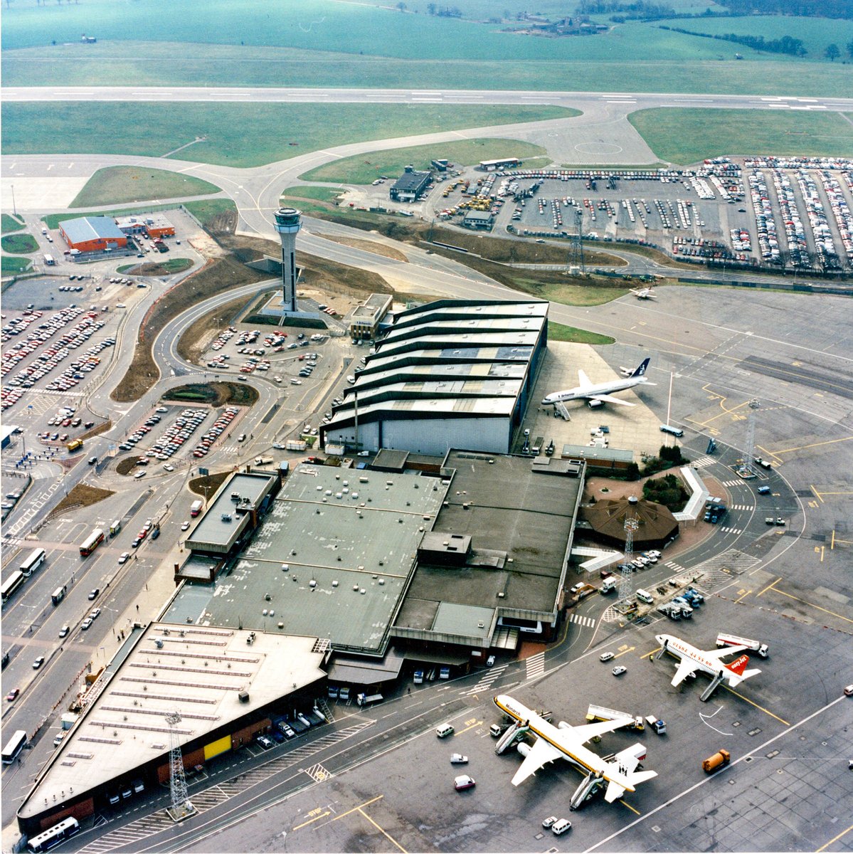 London Luton Airport ar Twitter: “What decade do you think this photo of  London Luton Airport was taken? ?✈️ Clue: It's #ThrowbackThursday!… ”