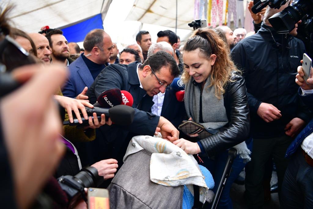 ekrem_imamoglu's tweet photo. Bugün Güngören'de dünyanın en güzel mazbatalarını aldım, herkesin haberi olsun. https://t.co/Htb5ThnIV3