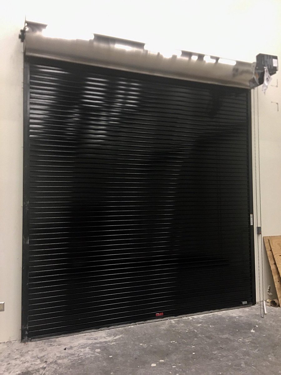 MikesOverheadD3's tweet photo. Cornell ESD20, color blasted black - stainless hood #rollingdoor #mckinney #texas https://t.co/GYlDNkKAP6