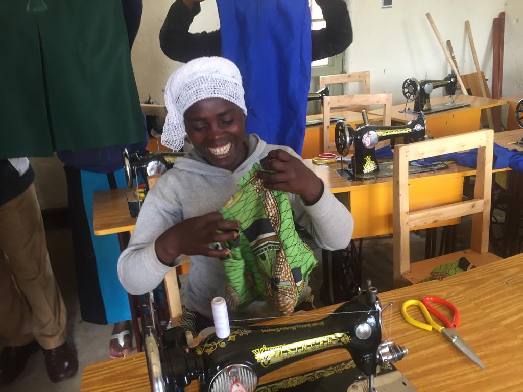 muhisimbi's tweet photo. In 30 days after world women days 30 single mothers can sew #dress we provide this skills in case to build interaction between #MountainGorillas and community @SavingGorillas  @Alliance4Apes @gahpinfo @RemembrWildlife @worldwomanfund @RDBrwanda @AmbayouthRwa https://t.co/i77fXIwfHs