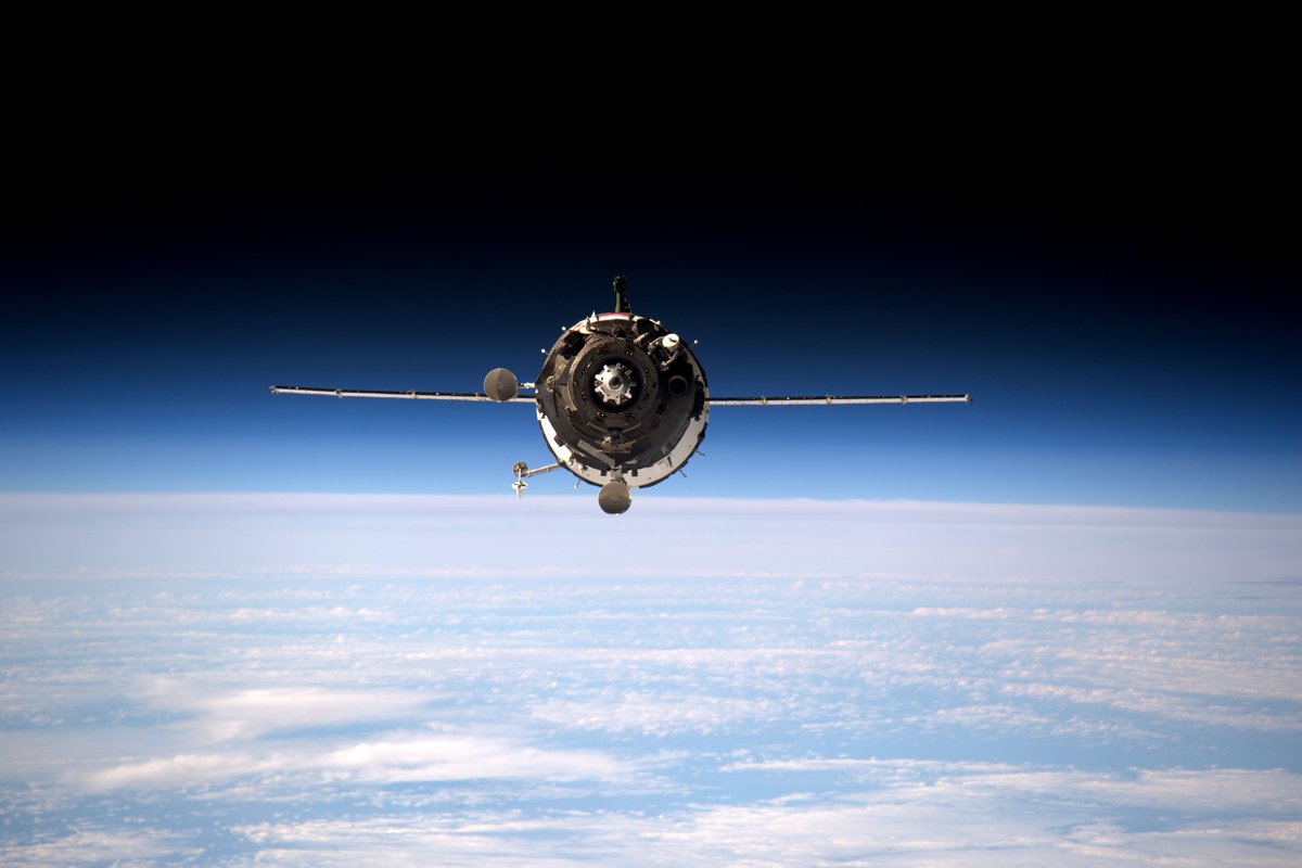 astro_timpeake's tweet photo. All going well, today's #Progress72 spacecraft will dock to the @Space_Station less than three and a half hours after launch. That will be an impressive new record. https://t.co/DzKOVmXlLl