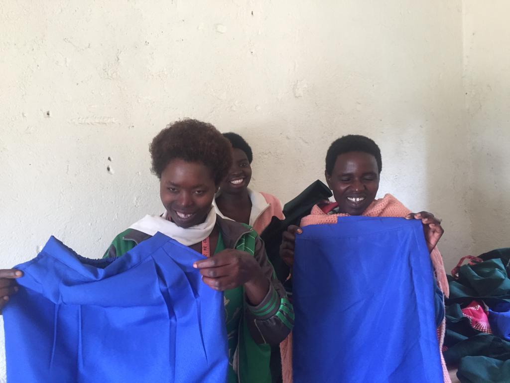 muhisimbi's tweet photo. In 30 days after world women days 30 single mothers can sew #dress we provide this skills in case to build interaction between #MountainGorillas and community @SavingGorillas  @Alliance4Apes @gahpinfo @RemembrWildlife @worldwomanfund @RDBrwanda @AmbayouthRwa https://t.co/i77fXIwfHs