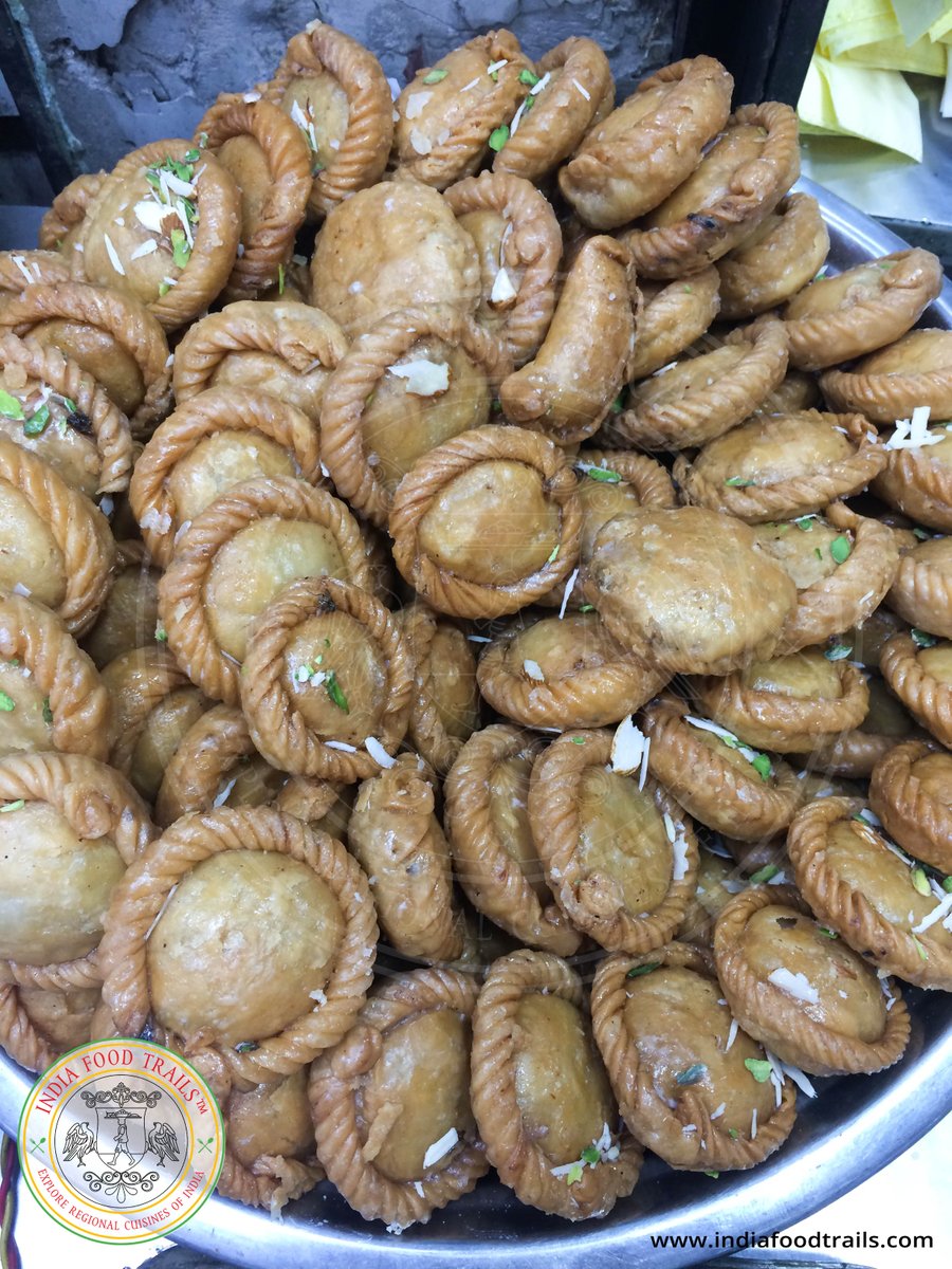 IndiaFoodTrails's tweet photo. A Look a like of Gujiya, Surya kala is known by this name owing to its shape (Sun like shape). The other version popularly relished by people is Chandra Kala (Half moon shape). India, indeed is a land of sweets &amp; desserts explore them all with @IndiaCityWalks @DelhiWalks 
#Sweets https://t.co/0uos2LQhqT