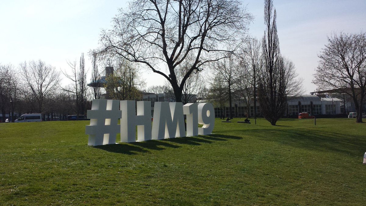 Julia_Beinhauer's tweet photo. Die diesjährige @hannover_messe war spannend 🙂Ich war mit @piocomde vor Ort und habe nicht nur interessante Gespräche geführt, sondern u.a auch einiges über #IndustrialIntelligence und #KI gelernt.
#HM19 #hannovermesse2019 #piocom #pioneerway #piosontour https://t.co/oOAlRQPjQb