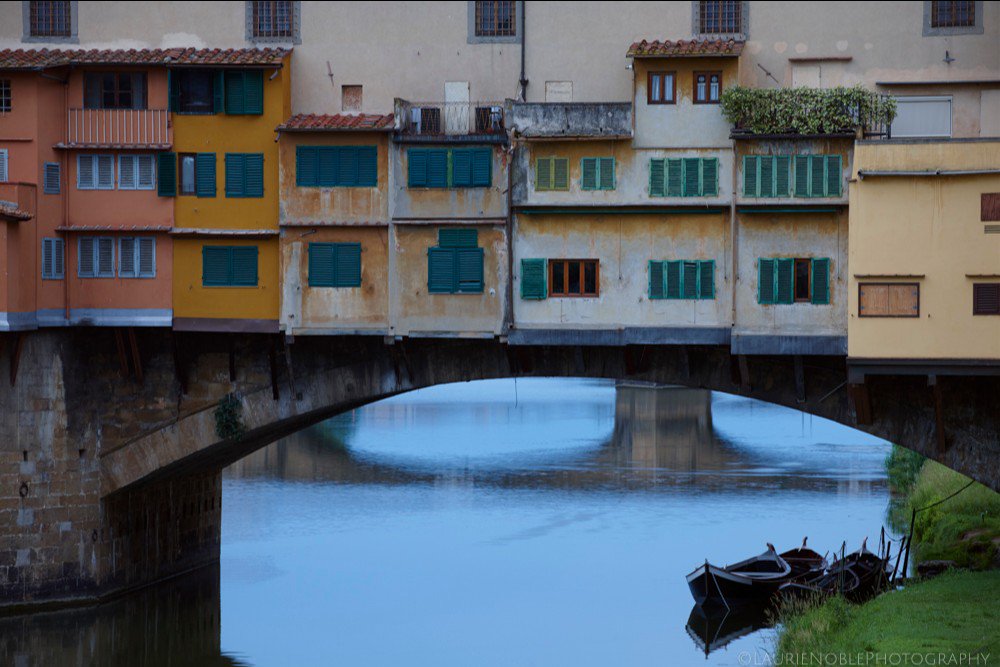 Pretty precarious. Boats moored under Ponte Vecchio, Florence, Italy
#arno #pontevecchio #florence #italy #tourism #bridge #photography #travelphotography #canon #canonuk #canon_photos #visitflorence #ilikeitaly #ExperienceFlorence #citybreaks #DiscoverTuscany