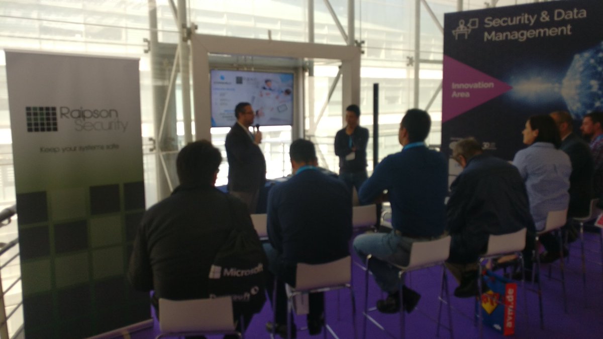 BorjaPerezGV's tweet photo. Ahora mismo en #ASLAN2019 Antonio Martínez, de @Stormshield_ y @javiespejo de @raipson atacando y defendiendo :-) https://t.co/1YRzDkdyAV