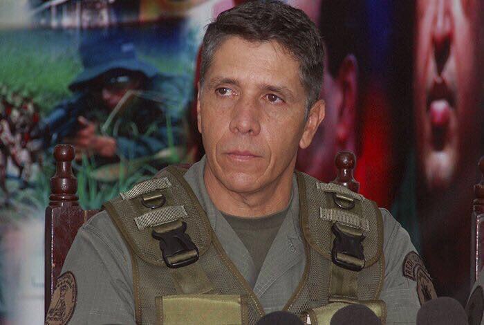 PalmyraMontiel's tweet photo. Este #asesino #JoséRafaélTorrealba el verdugo de Barquisimeto, tiene como #testaferros a su hermana #MaribelTorrealba y cuñado #LuigiOsorio en #Chile. Y también a su sobrina #IsabelOsorio en #Niza #Francia Véanlos bien https://t.co/DIyHiSoMti