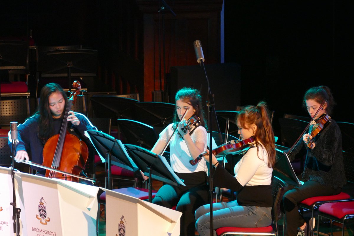 BromsMusic's tweet photo. #popandjazz also welcomed 🎤@BromsOakley 🎻and 🎤@BromsWGHouse 🎺ensembles on Tuesday. With a total of 119 pupils taking part, it is so great to have such a variety of performances! #BromsMusic @BromsSchool #BromsConcert 🎸🎷 https://t.co/QznGmGTXh1