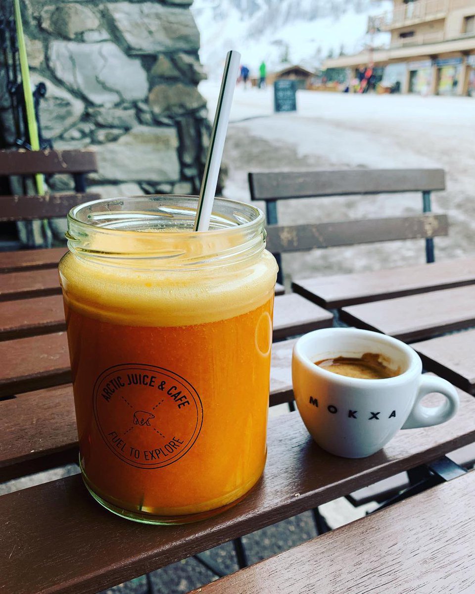 LovefoodLyons's tweet photo. #HealSarahsPelvisMission #BrokenPelvis #Day10 #SkiForever I’m taking each day as it comes and yesterday was a down day so I spent it filling up on the good stuff #Morale #PostInjuryMentalHealth #juices #protein #salads #calcium @arcticjuicecafe #Fuel2Explore 🥗 🥕🥦🍊🍌 https://t.co/v7MXUDdtx4