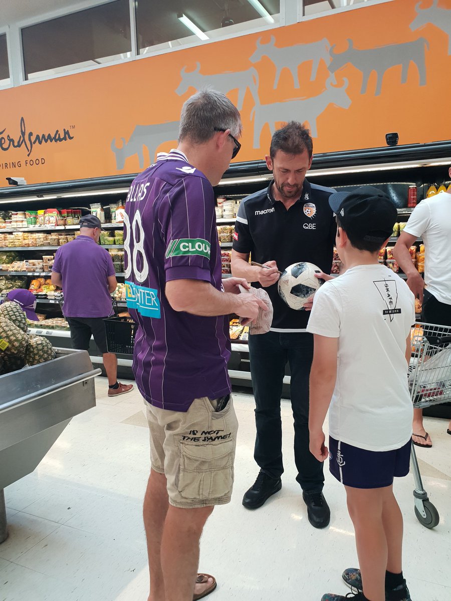 PerthGloryFC's tweet photo. What a day! 🍎 

Our players love making sure they #GoFor2n5 and they certainly got plenty fresh fruit and veg at The Herdsman Family Fun Day last Sunday. Thanks to all the fans that came to say hello 👍

#OneGlory https://t.co/PGrVVi8ULY