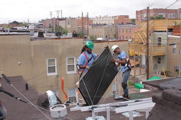 sciam's tweet photo. Racial and ethnic minorities have less access to solar power, regardless of income, highlighting the need for environmental justice. https://t.co/wGZ6zzLIYj https://t.co/MKmCRWvbTp
