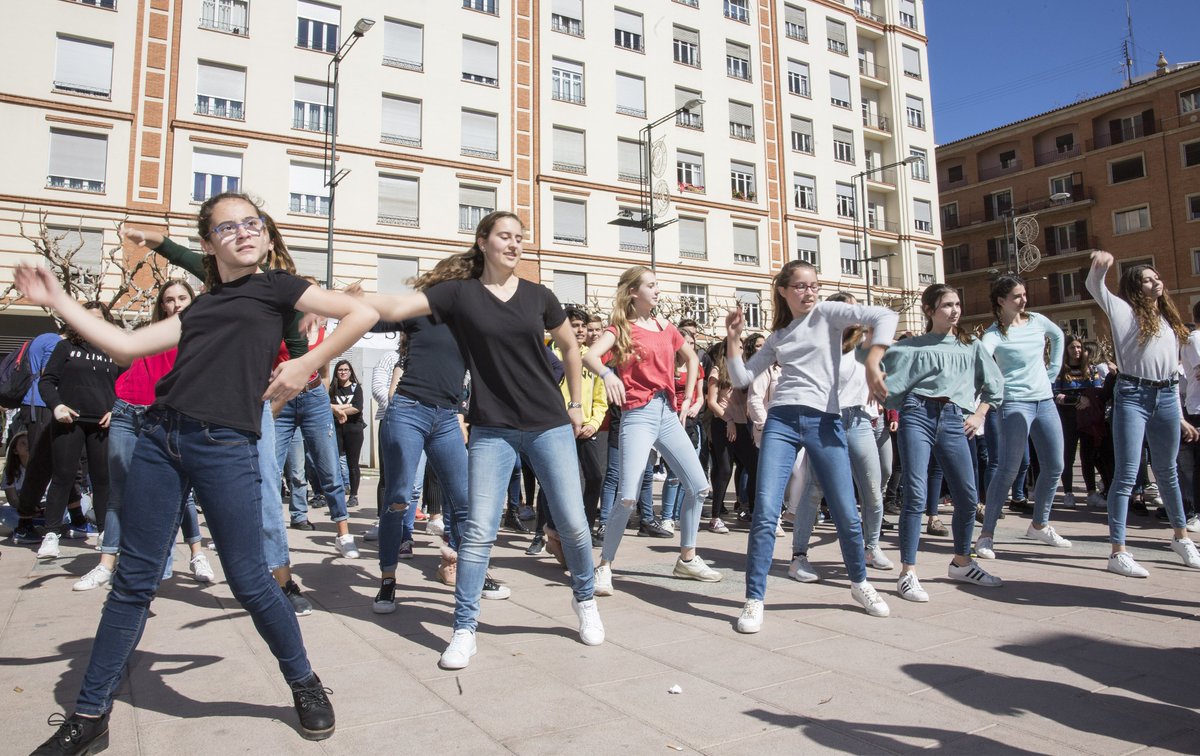 TeatreDeCaixo's tweet photo. Ens arriben més fotos del #sociodrama de la #CSada19
#castellonada19
#cseduca
#cscefire
#conserdansacastello https://t.co/snjcmd2Gie