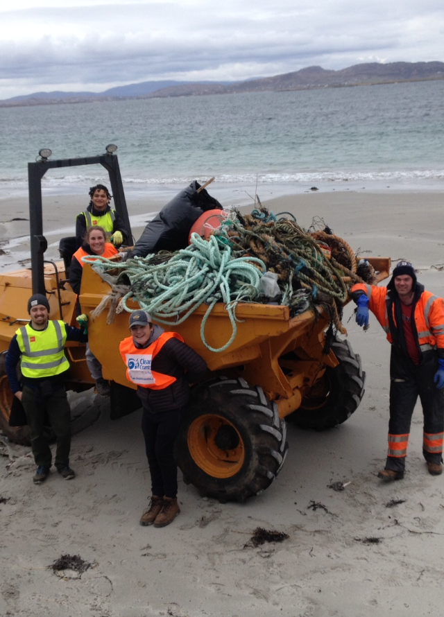 CleanCoasts's tweet photo. The #BigDonegalCleanUp and #SpringClean19 was off to a strong start on Árainn Mhór with beach cleans at over 5 locations on the island in one day on Monday, 1st April.  Take a look at the pictures from the day! 👇
#cleancoasts #marinelitter @donegalcouncil https://t.co/PGEiegHfbk