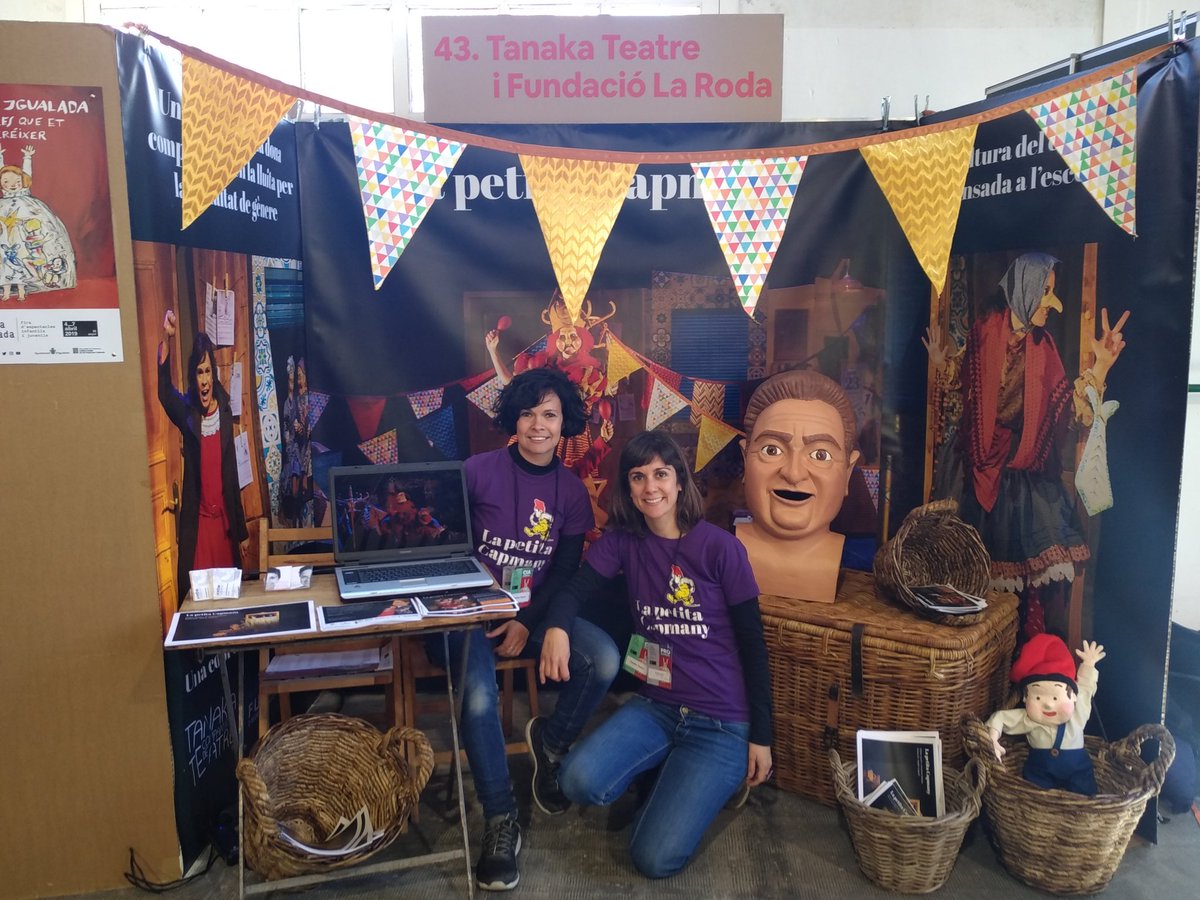 TanakaTeatre's tweet photo. Ja som a la @mostraigualada amb @FundacioLaRoda presentant #lapetitacapmany
#30anyslamostra #mostraigualada #anycapmany #CapmanyiCapmany https://t.co/7HSiCShYF1
