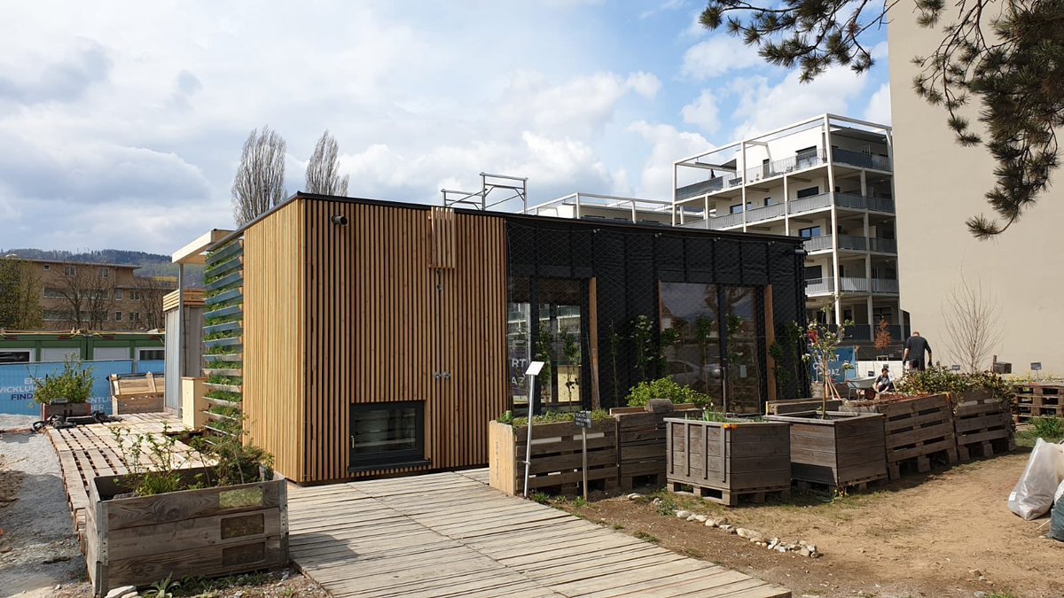 gruenstattgrau's tweet photo. Und wieder in #GRAZ! #greenlab zeigt wie innovative Begrünungen auf Holzhäuser aussehen können: #stadtlabor #Klimafond #haas #techmetall #carlstahl #optigrün #vmg #dachgrün #halditt #urbanbox TOLLE KOOPERATION!! #STADTKlima #UrbanFuture #Klimaschutz #grünindieStadt https://t.co/TMNGWjZLbc