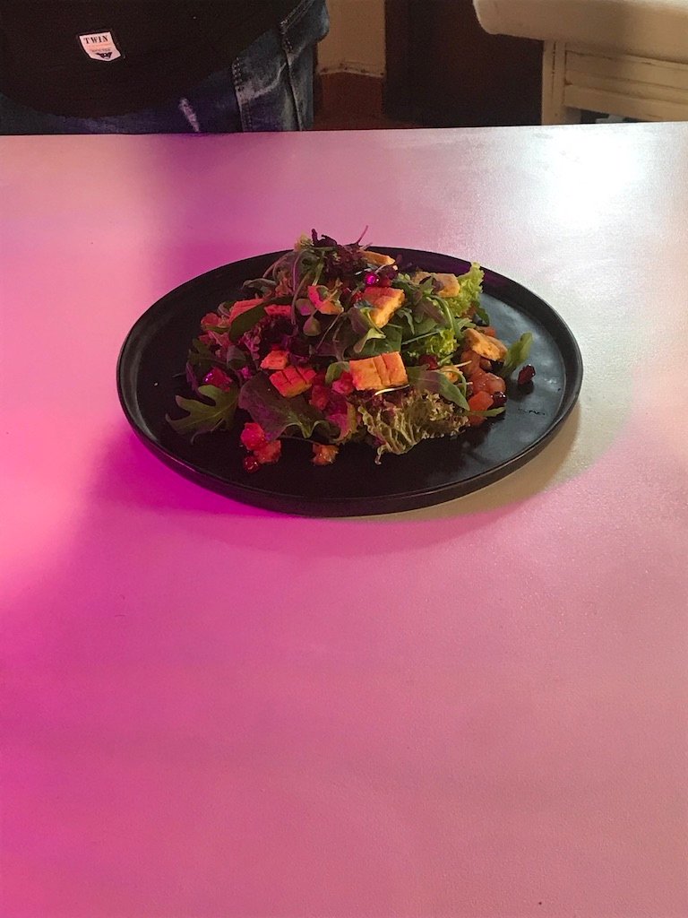 CityCrop's tweet photo. It’s lunchtime! What are you having for lunch? 😋🥗#CityCrop #verticalfarming #plugnplant #sustainability #organicfarming #foodtech #kitchenfarytale #healthylife #foodinnovation #smarthomedevice #growyourownfood  #healthylunch #salad #mikrogrønt #bæredygtighed #økologi #økologisk https://t.co/xMnUaubs13