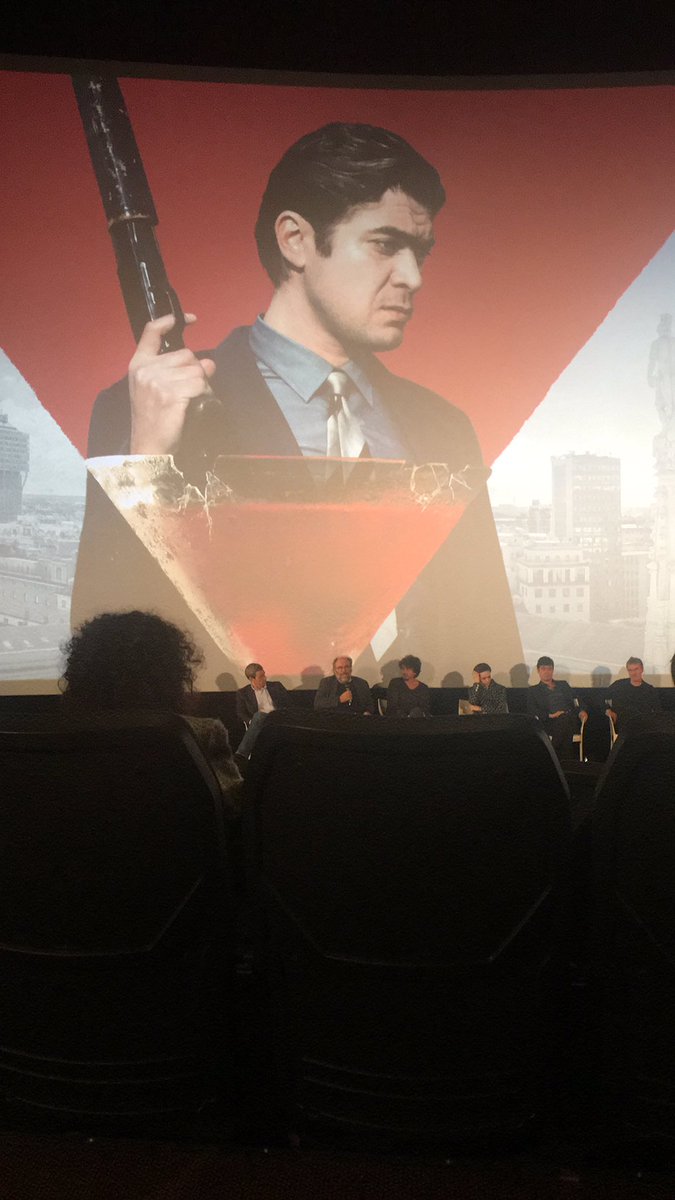AriannaFinos's tweet photo. Milano spara Netflix risponde: #lospietato https://t.co/Wl3HvHyiXP