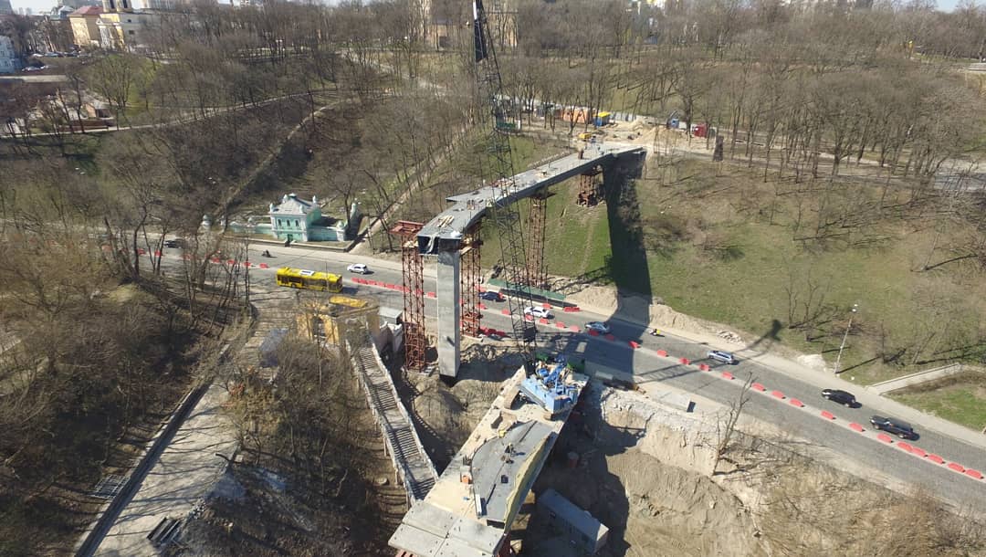 Строительство скандального вело-пешеходного моста на Владимирской горке в Киеве: youtu.be/UaChWj2gSLY
Съемки с воздуха!