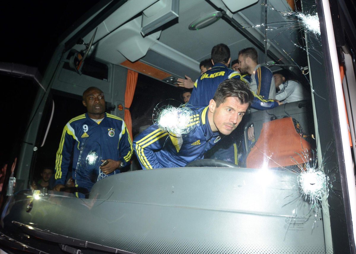 YedikuleliF's tweet photo. 4 Nisan 2015 FENERBAHÇE'mize suikasti unutmadık unutmayacağız #FByeSuikast4Nisan2015 https://t.co/XXWbs9p1LD