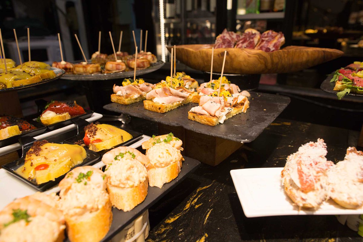 visitbiscay's tweet photo. Pintxos, our tastiest tradition 🍖🍢
.
. 
You couldn't take only one  😋
👉 https://t.co/WwRntu7vwu

#visitBiscay #culinarynation https://t.co/MM4j5AAIuU