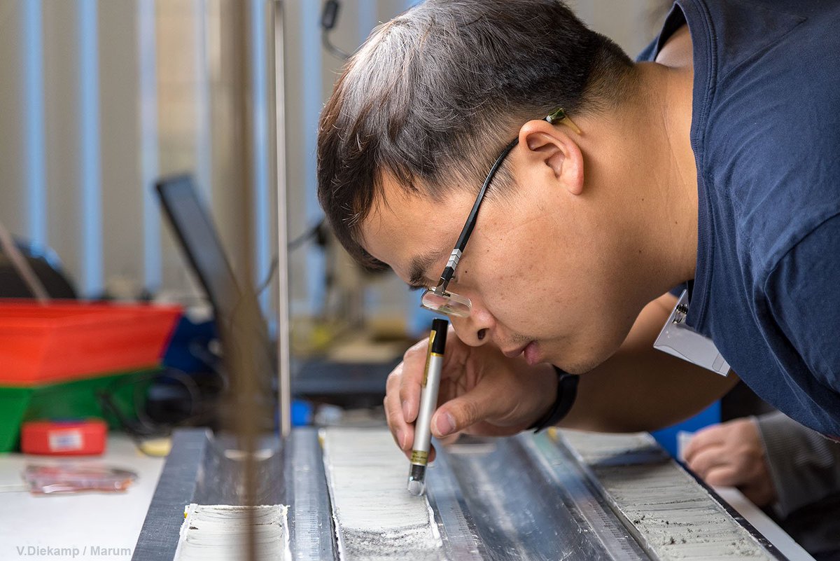 VolkerDiekamp's tweet photo. Scientists at work #scientistsatwork photographed by me during #iodp #expedition #iodpexpedition381 #exp381 onshore science party Feb 2018 at #marum that are presented now on the cover of OCEANOGRAPHY Volume 32 | Number 1 | March 2019 as you can see here:
https://t.co/ETKYJw7C0t https://t.co/5pLWhgS7Pe