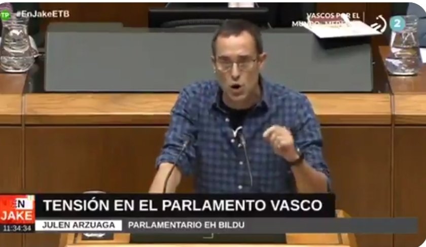 GuillermoMarto1's tweet photo. Pues sí @julenaretakoa , hoy te quiero más que ayer pero menos que mañana #Chusmapol #TimeForPeaceTimeToGo #STOPfascismo https://t.co/W9OMa2dkaL