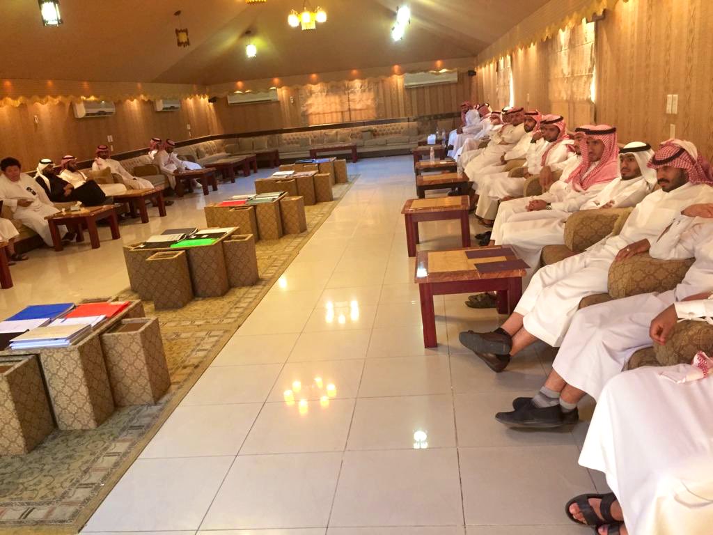 IAU_CEDD's tweet photo. قدمت وحدة الخريجين والتنمية المهنية بكلية التربية ورشة بعنوان "أخلاقيات العمل المهني" وذلك ضمن خطة الخريجين، والتي قدمها كل من د. عبدالرحمن بديوي ود. ممدوح هلالي وبحضور طلاب البكالوريوس الخريجين والمقبلين على التخرج https://t.co/ttsBVqFkPn