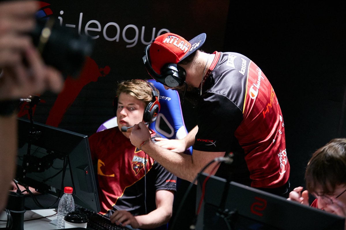 Why does it look like kassad is going to punch jks, what a perfect angle <a href="/borodasltv/">borodasltv1</a> 😂