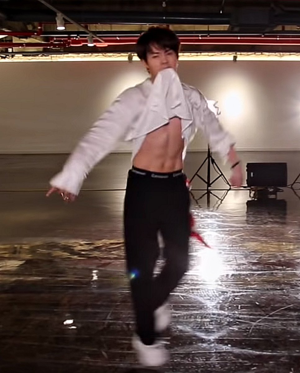 2606dnm's tweet photo. he must have worked very hard! 🏋️ https://t.co/ZHn0fP85xB