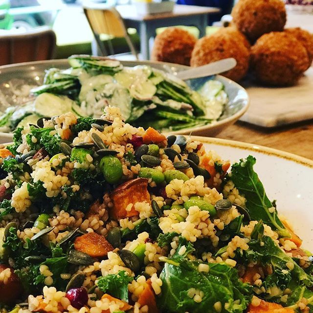 h_jabode's tweet photo. Lunch! @hamerton_jones 
#salads #bestsalads #lunchbox #lunch #goudhurst https://t.co/Gmae8brtMd https://t.co/qBVfdGhLUg