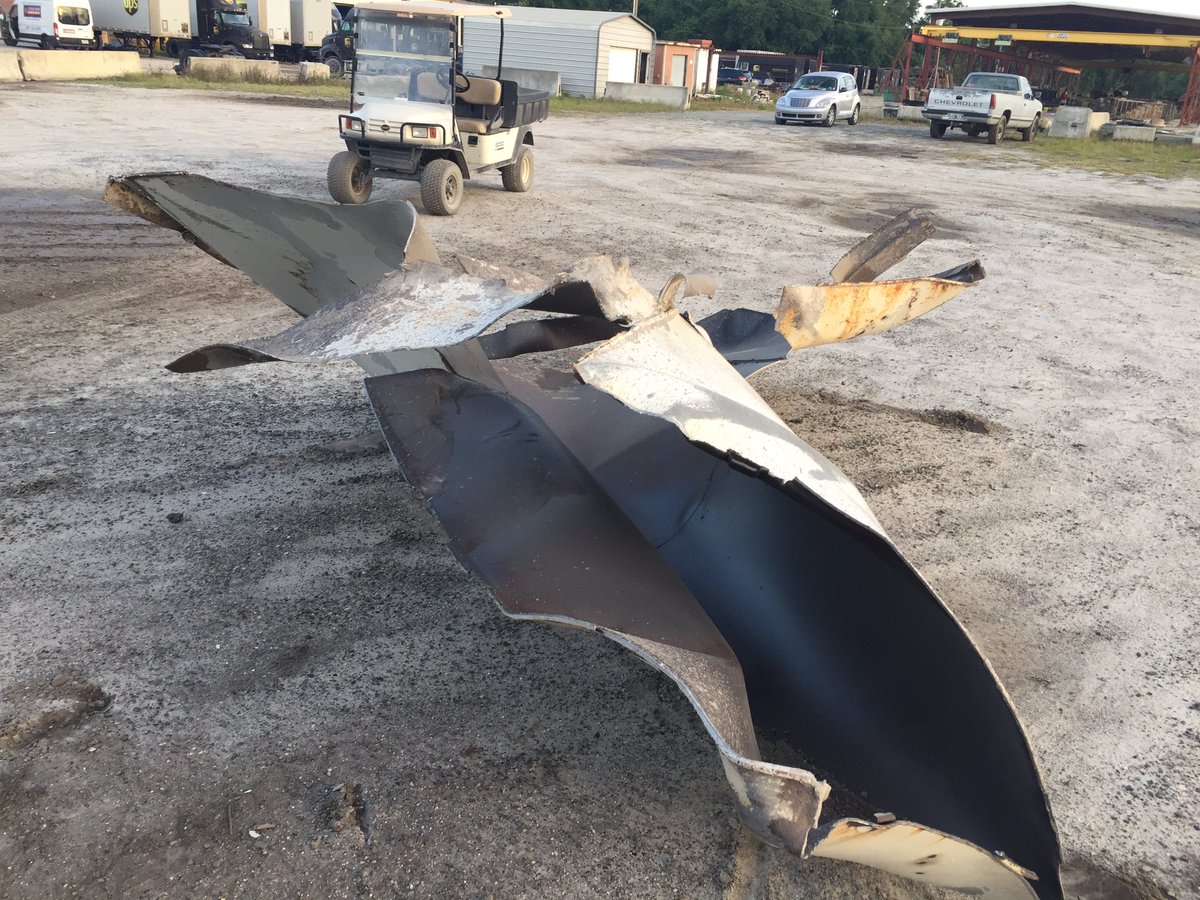 sa_sarahbeth's tweet image. #PlantExplosion in #Leesburg We just arrived to the scene where Leesburg ---&amp;gt; this is part of the silo that came off during the explosion. @WFTV