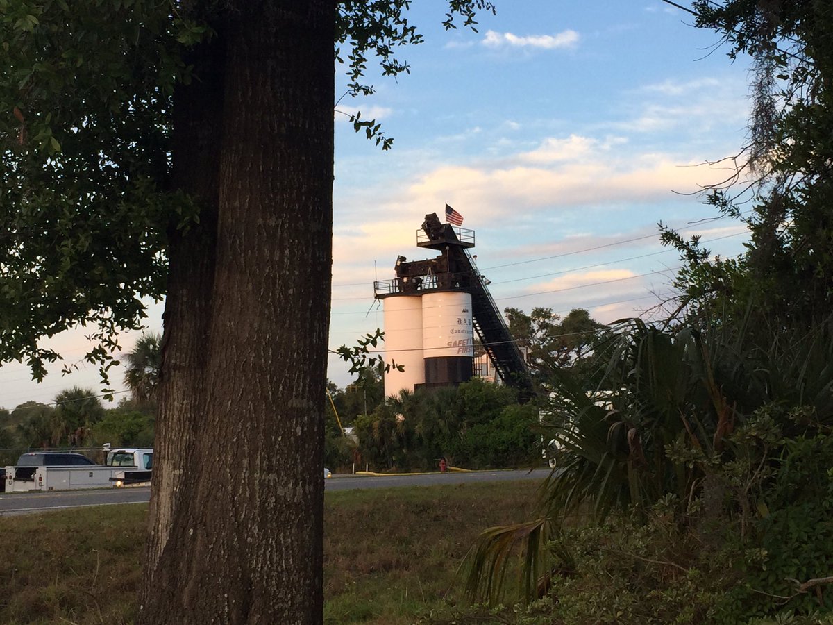 sa_sarahbeth's tweet image. #PlantExplosion in #Leesburg We just arrived to the scene where Leesburg ---&amp;gt; this is part of the silo that came off during the explosion. @WFTV