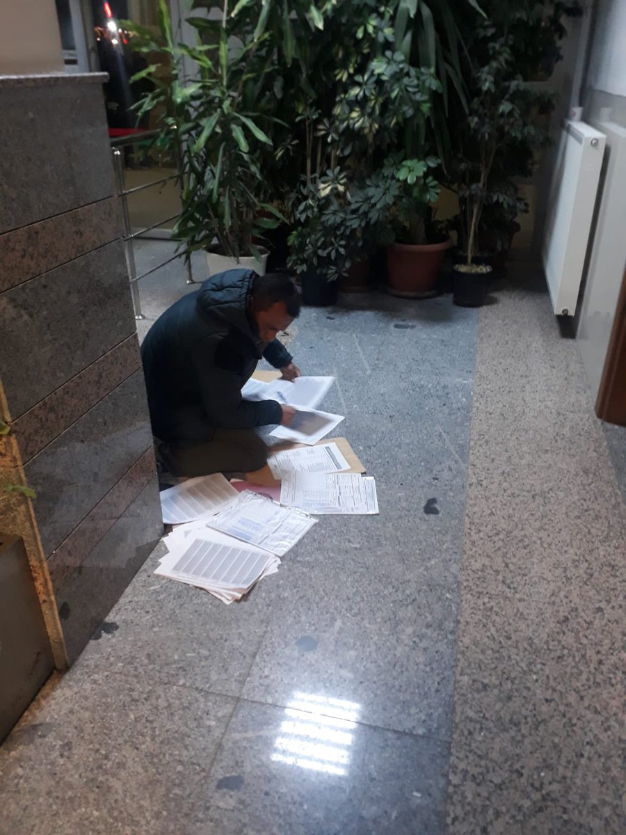 Uşak’ta seçim gecesi.
Fark % 1 
Seçimin hiç tereddütsüz iptali gerekli.