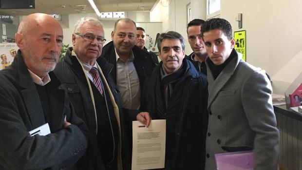 🤗El sueño de <a href="/AbelRobles_/">Abel Robles</a> es torear en su plaza de Olot.

Por eso desde la FTL, junto al torero y otras organizaciones, solicitamos la plaza para organizar un festejo. Actualmente hemos recurrido la decisión del alcalde de desestimar la plaza.

🔗bit.ly/FLTRecurreOlot