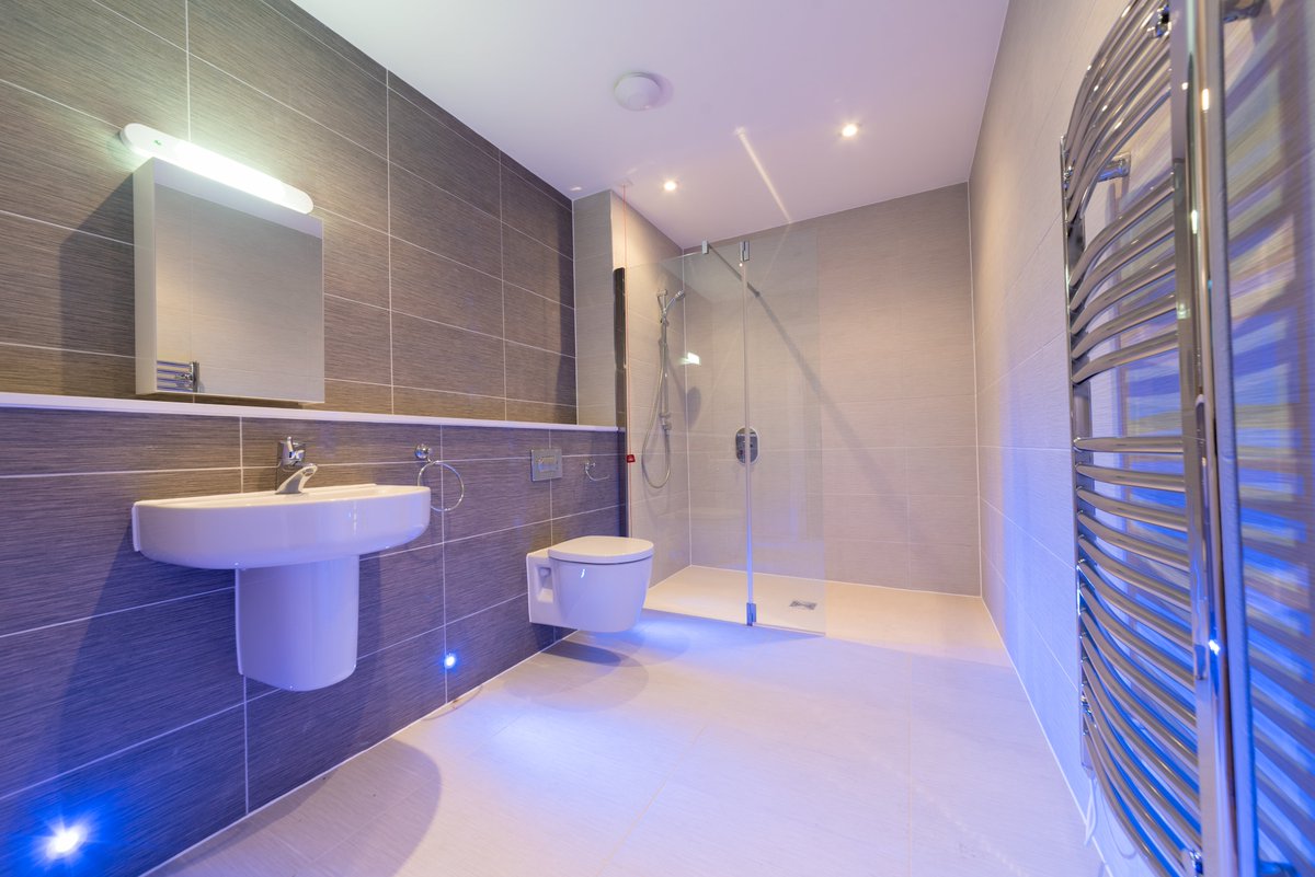 The_ChocolateQ's tweet photo. Opportunity to acquire a coveted corner plot apartment in our exclusive development. This stunning apartment enjoys views towards Keynsham and has a shared terrace located directly outside the front door. To view call 0117 363 7170 #apartmentoftheweek #keynsham #retirement https://t.co/I7L8ig4xeB