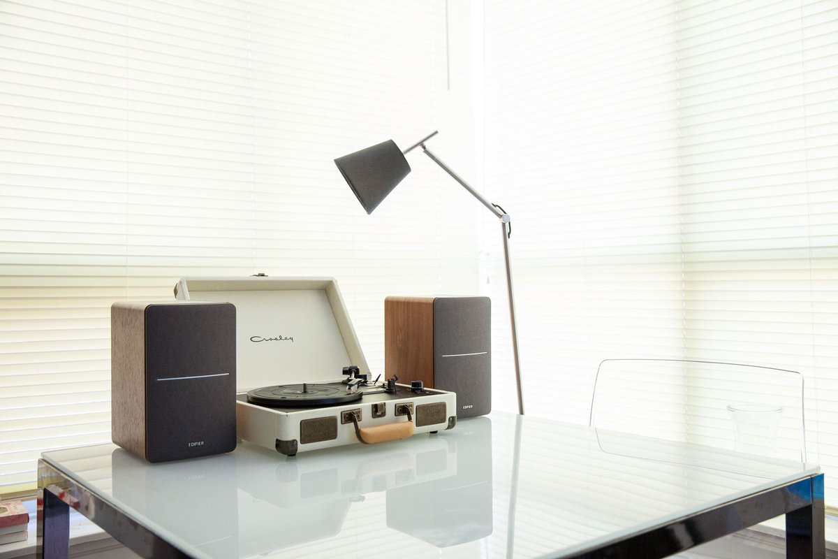 Edifier_Global's tweet photo. Looking for the perfect speakers for your vinyl player?👉Edifier R1280T speakers. Complete with a retro look, a built-in amp and lastly, they cost less than $100. These are definitely your go-to vinyl player speakers. #edifier #edifierr1280t #vinylplayer #vinyl https://t.co/2xn2zeSDAz