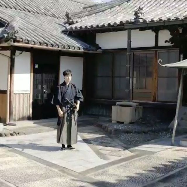 SamuraiKIX's tweet image. とある日の息子の演武です。#吉塚秀幸 #居合 #師範代 #五段 #演武 #yoshizukahideyuki #samurai #katana #bushido #oosaka #無我戸山流 dlvr.it/R28fld