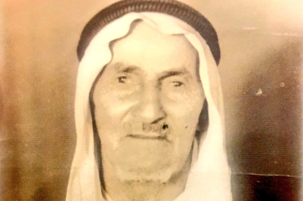 nawafalhamly's tweet photo. مؤذن مسجد قصر الشعب فى بيت الامير الراحل الشيخ سعد العبدالله شداد سالم البطحاني العازمي رحمه الله https://t.co/rrmk6A4Vw2