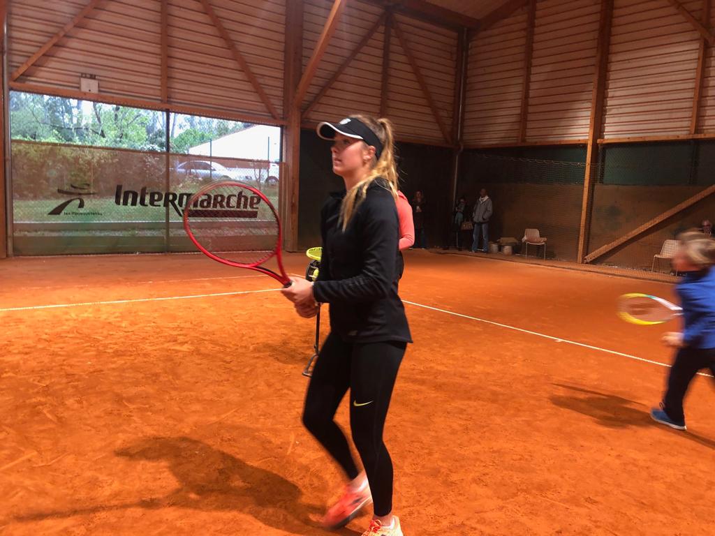 FFTennis's tweet photo. Cette semaine le groupe 🇫🇷 filles 15-17 ans est en stage au Tennis Club de Peymeinade. Objectif : préparer les tournois sur terre battue de Cap-d-Ail, Istres et Beaulieu. 💪💪 https://t.co/Pf0qV9YnrE
