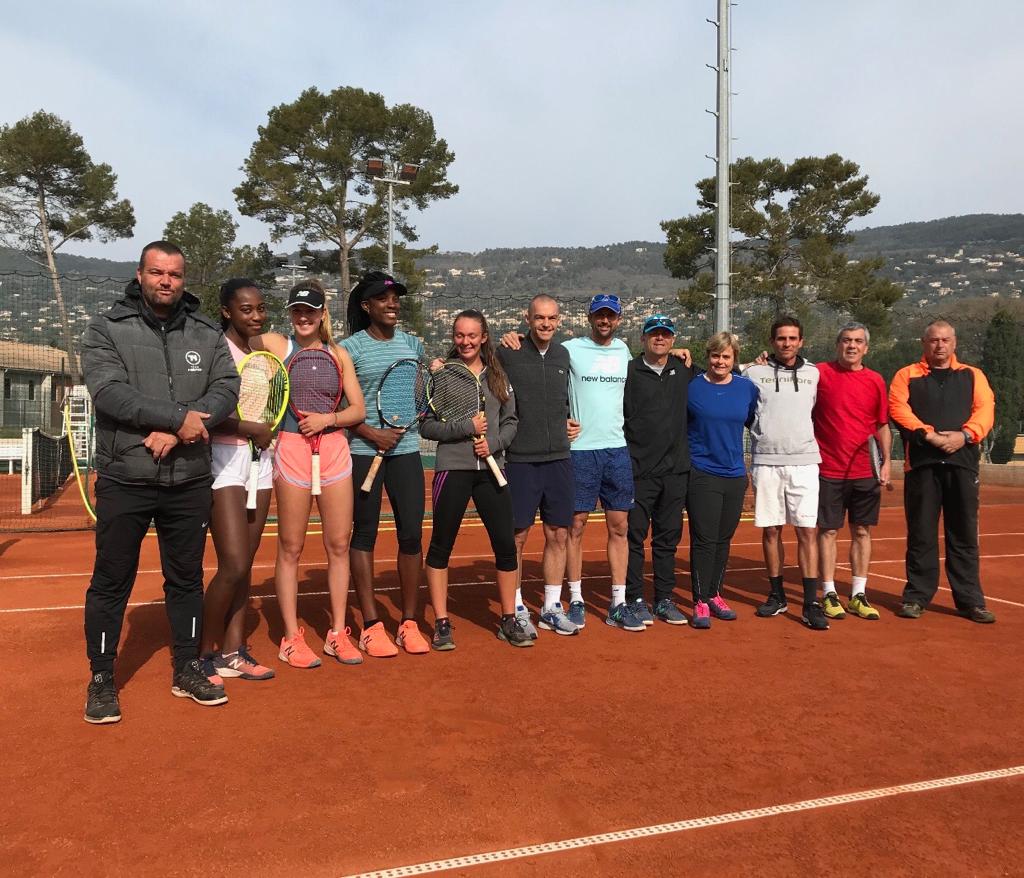 FFTennis's tweet photo. Cette semaine le groupe 🇫🇷 filles 15-17 ans est en stage au Tennis Club de Peymeinade. Objectif : préparer les tournois sur terre battue de Cap-d-Ail, Istres et Beaulieu. 💪💪 https://t.co/Pf0qV9YnrE