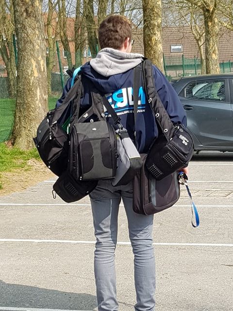 EjL_ORM's tweet photo. Des étudiant.e.s EjL ont assuré les commentaires sportifs lors d'un tournoi international de #cecifoot (du #football avec athlètes déficients visuels), en collaboration avec le @SportCharleroi ! https://t.co/7babXypt0u