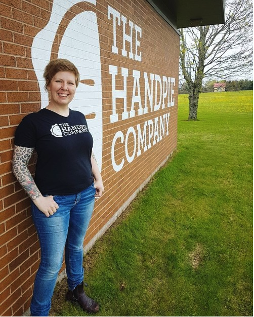 PEIfoodies's tweet photo. The first person to complete both the #FoodXcel and #FoodPropel programs through PEI’s #FoodIslandPartnership, #Chef Sarah Bennetto O’Brien of @thehandpiecoPEI is rapidly expanding her already thriving business. Both programs are key to her success. 

https://t.co/hz2beFeL3c https://t.co/5K7brp5qSI